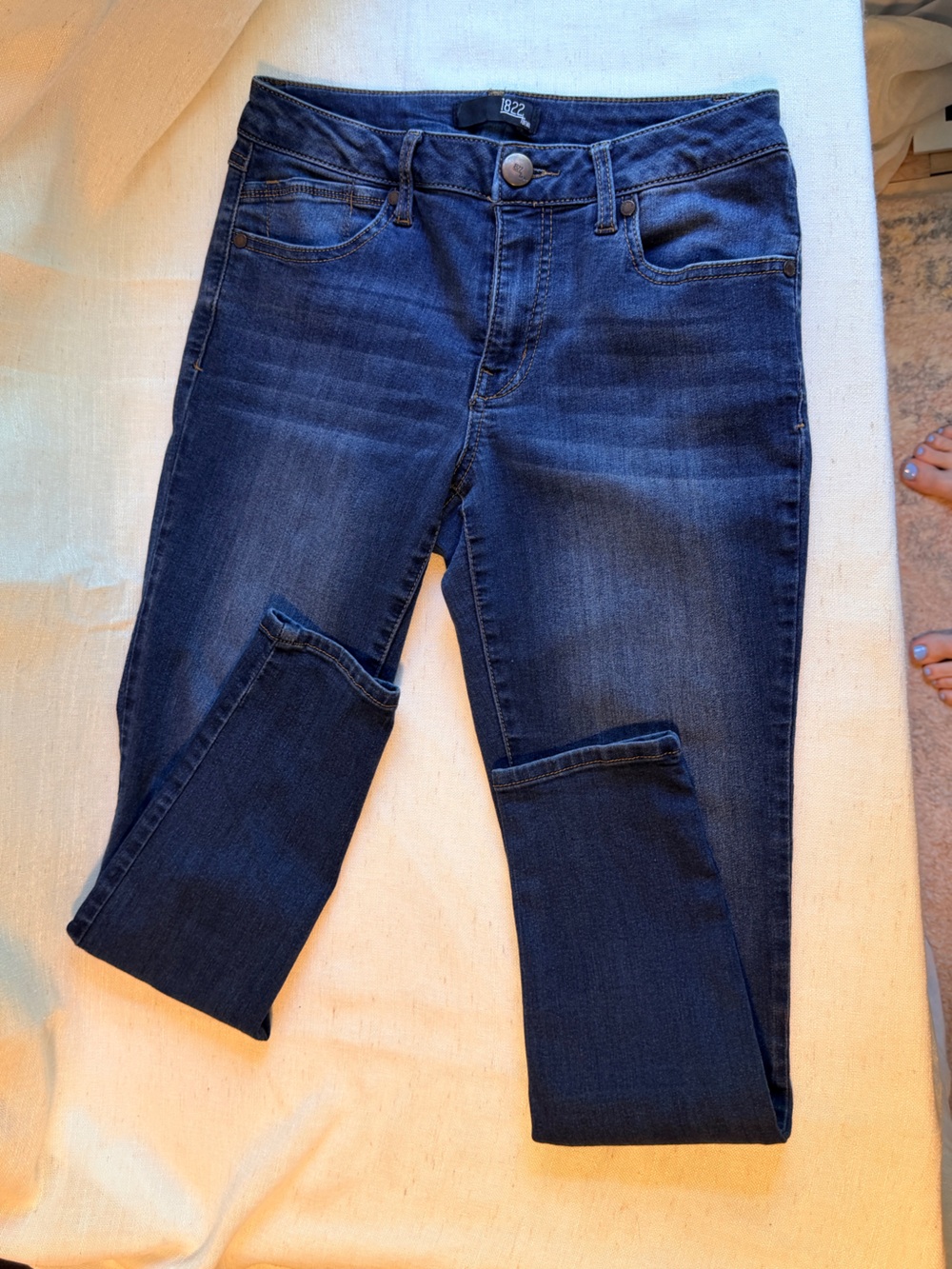 1822 Denim Dark Wash Mid Rise Skinny Jeans Size 6 Stretch